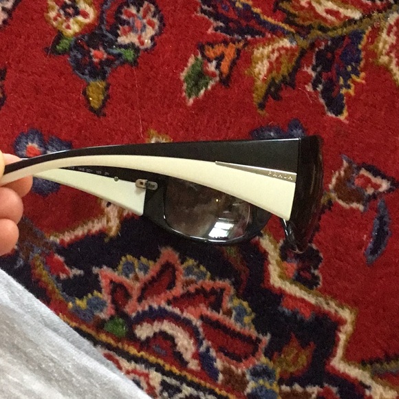 Prada sunglasses with fendi case - Picture 3 of 7